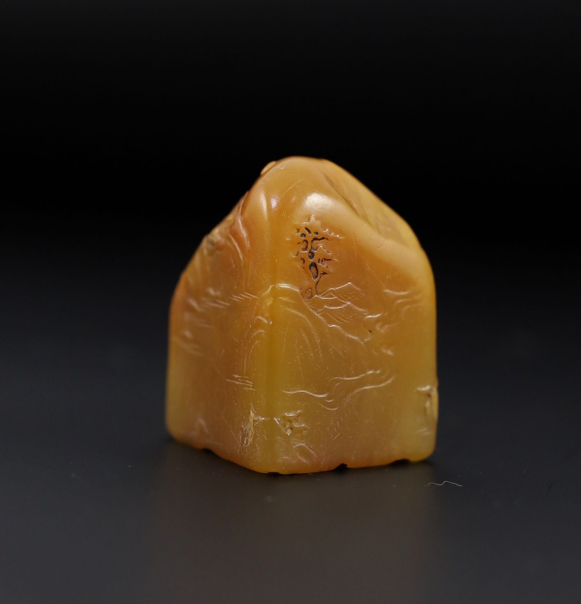 A Chinese Tianhuang stone seal, 4cm high